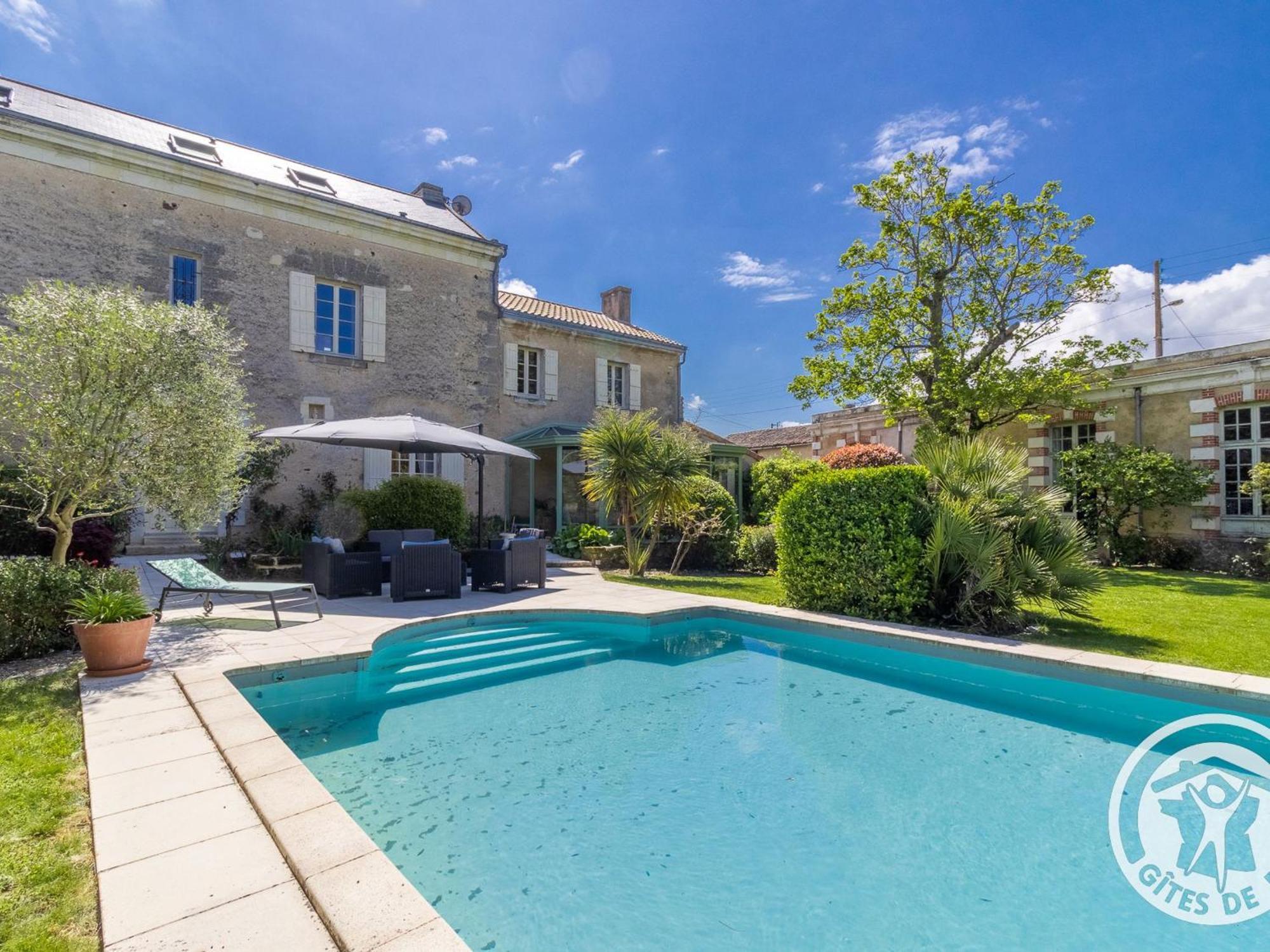 Doue-en-Anjou Sejour De Charme Avec Piscine A Saint-Georges-Sur-Layon, Proche De Saumur Et Des Chateaux De La Loire - Fr-1-622-81 Bed & Breakfast エクステリア 写真