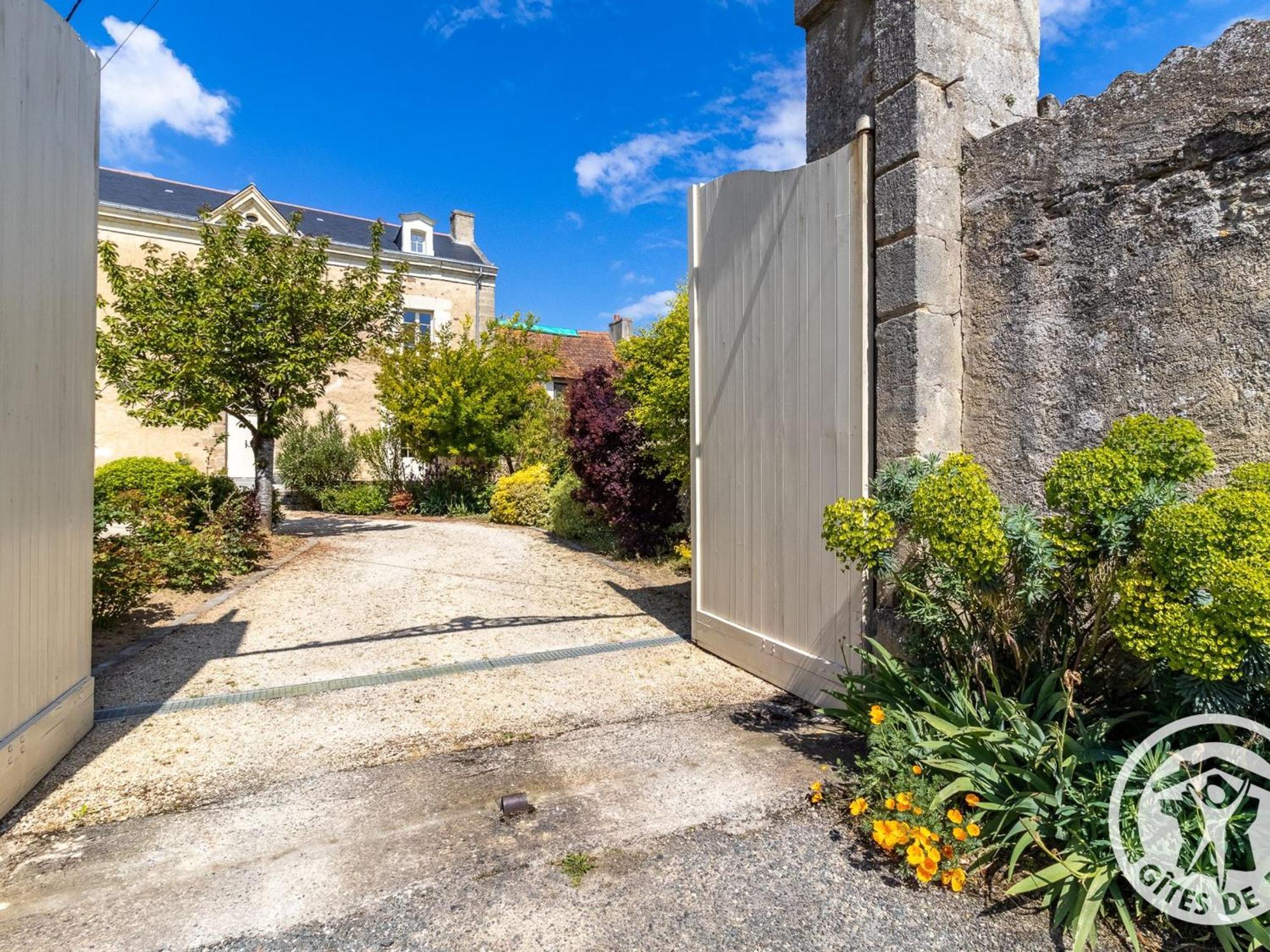 Doue-en-Anjou Sejour De Charme Avec Piscine A Saint-Georges-Sur-Layon, Proche De Saumur Et Des Chateaux De La Loire - Fr-1-622-81 Bed & Breakfast エクステリア 写真