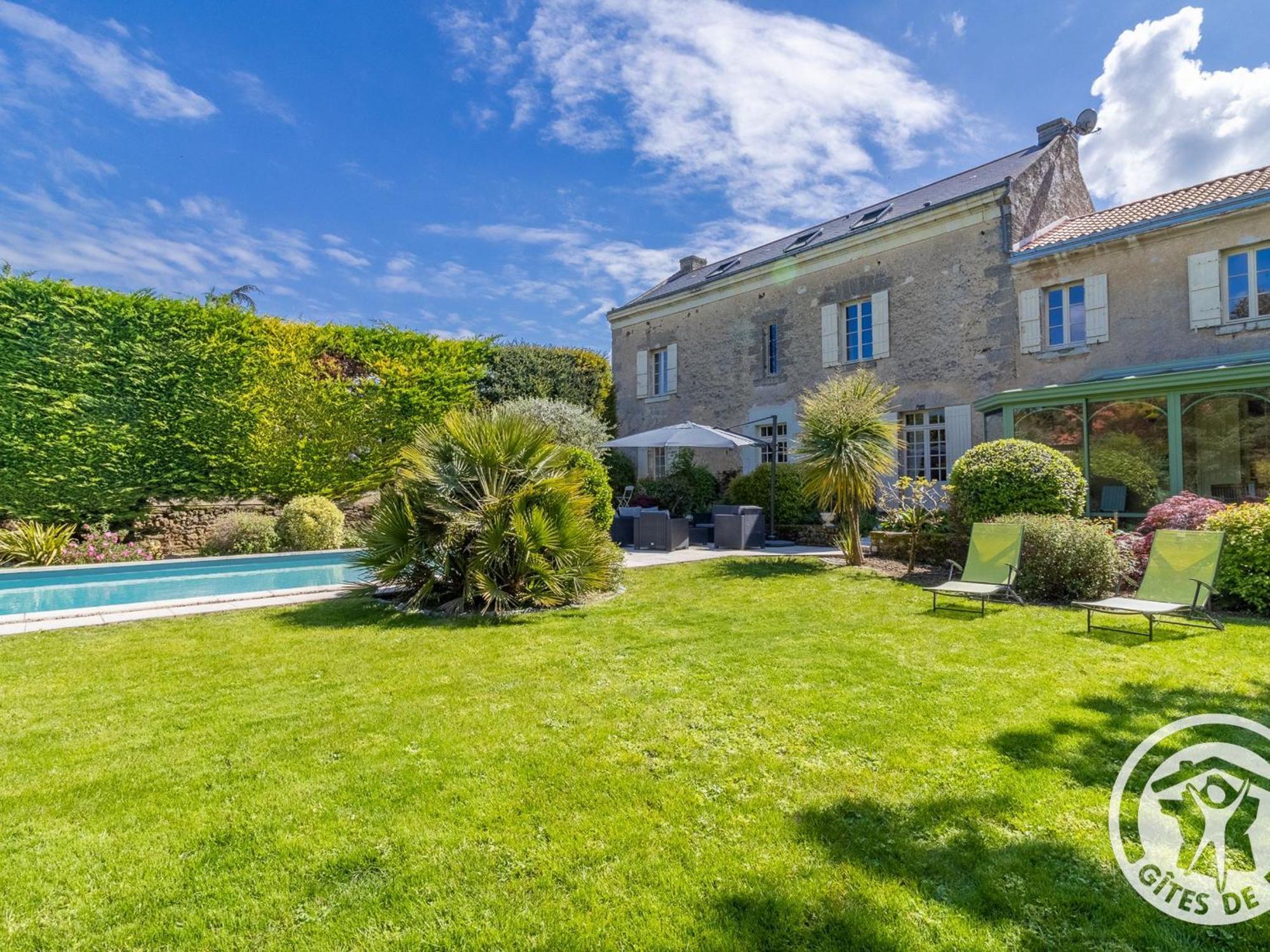 Doue-en-Anjou Sejour De Charme Avec Piscine A Saint-Georges-Sur-Layon, Proche De Saumur Et Des Chateaux De La Loire - Fr-1-622-81 Bed & Breakfast エクステリア 写真