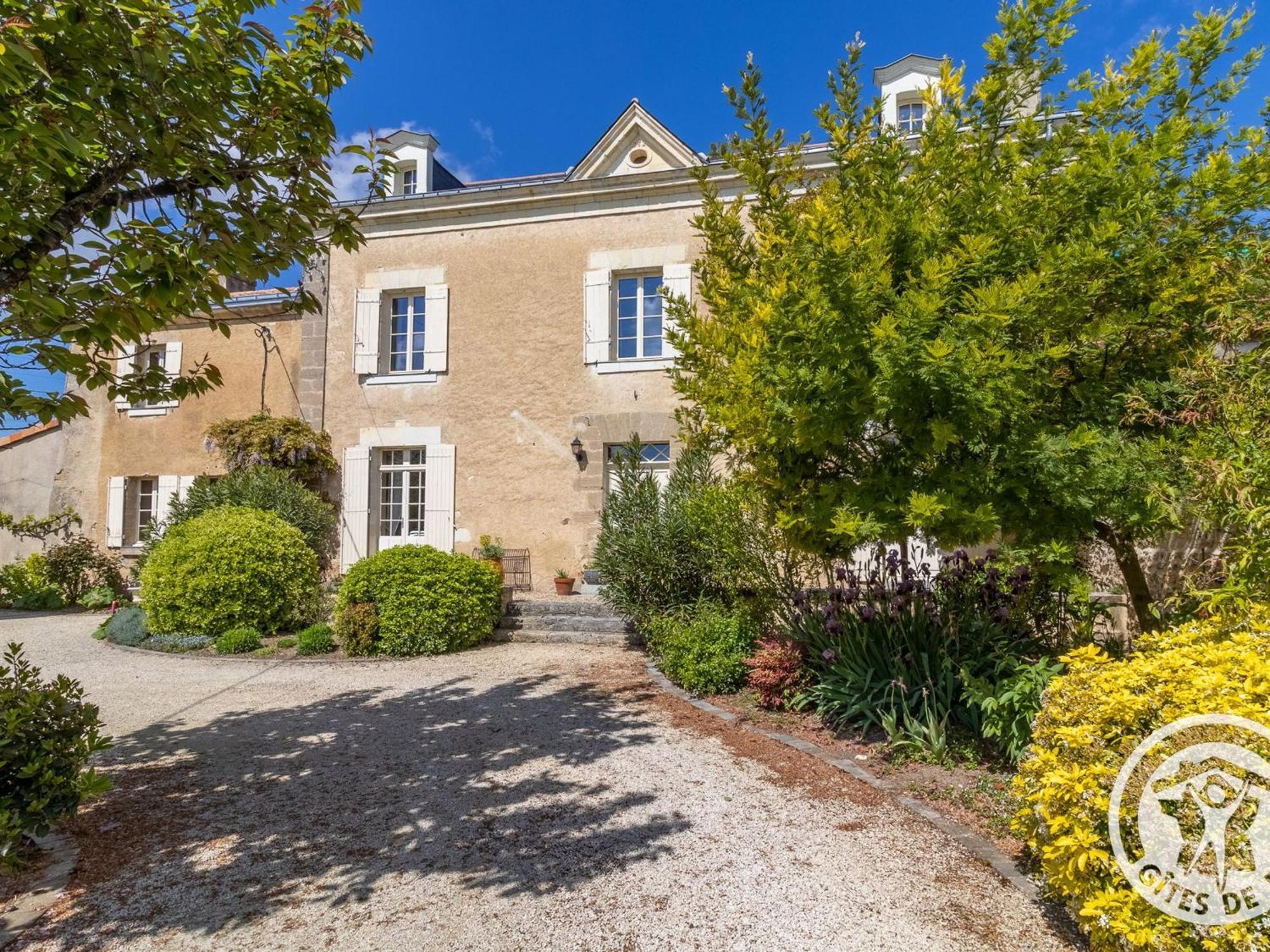 Doue-en-Anjou Sejour De Charme Avec Piscine A Saint-Georges-Sur-Layon, Proche De Saumur Et Des Chateaux De La Loire - Fr-1-622-81 Bed & Breakfast エクステリア 写真